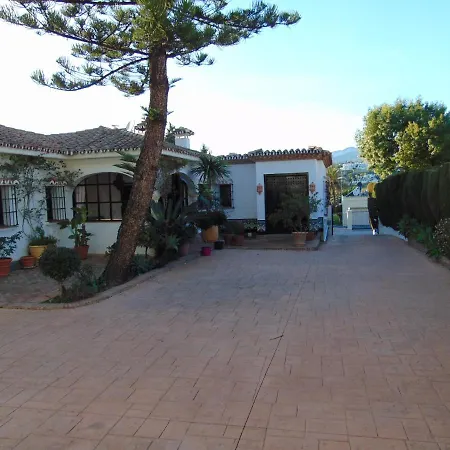 Вилла Casa Michael - El Paraiso, Marbella Эстепона