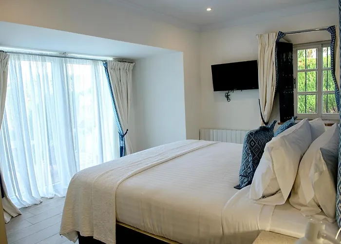 Casa Michael - El Paraiso, Marbella