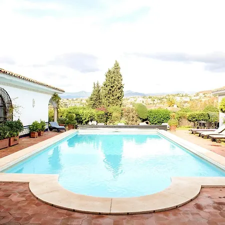 Casa Michael - El Paraiso, Marbella * إِستيبونا